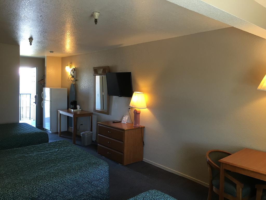 Applegate Inn Atwater ภายนอก รูปภาพ
