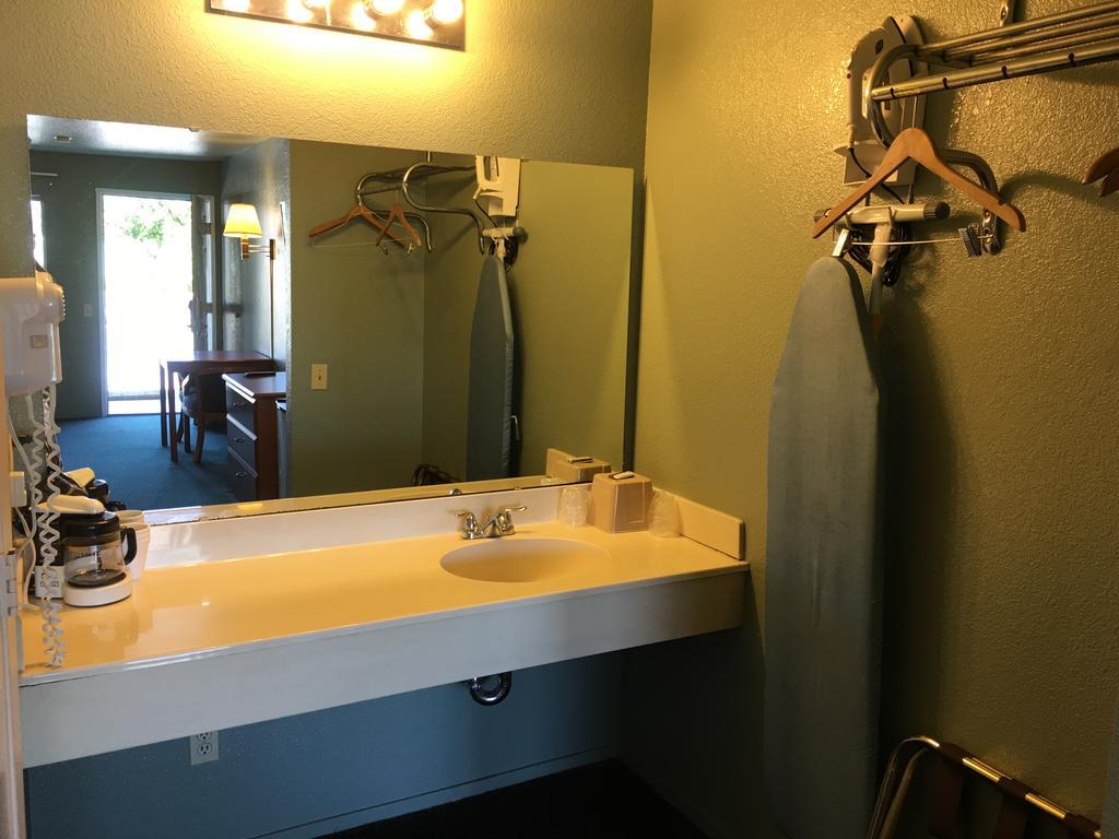 Applegate Inn Atwater ภายนอก รูปภาพ