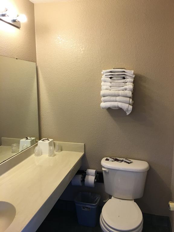 Applegate Inn Atwater ภายนอก รูปภาพ